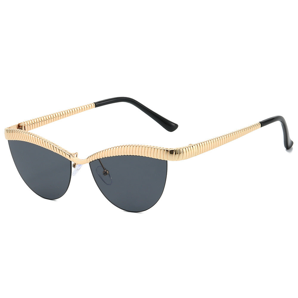 Dame Designer solbrille med unikt, bølget ramme Skanto