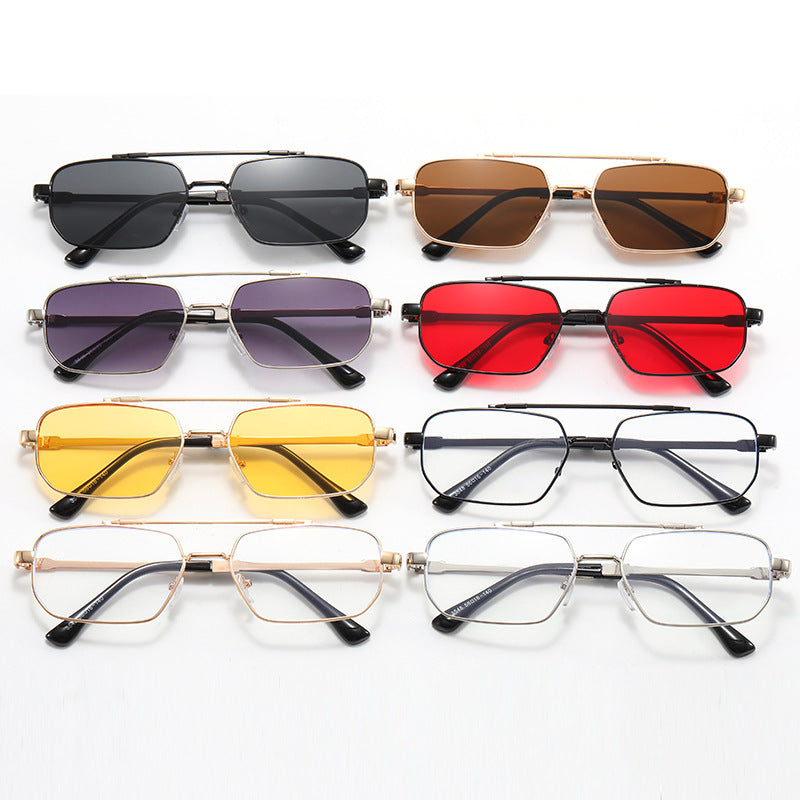 Dame moteriktig geometrisk brille med lett metallramme Skanto