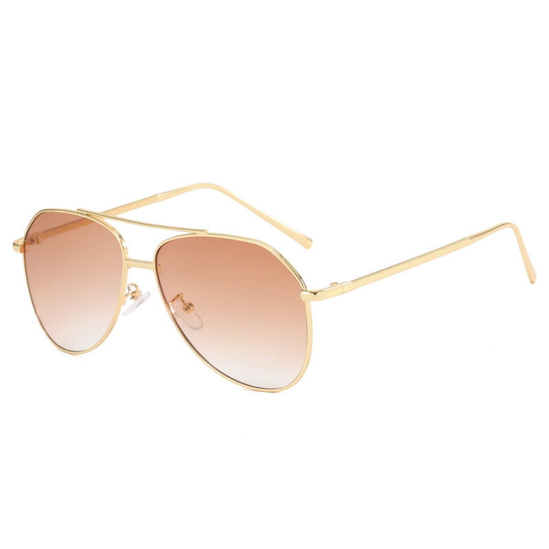 Dame trendy aviator solbriller med subtil fargegradient Skanto