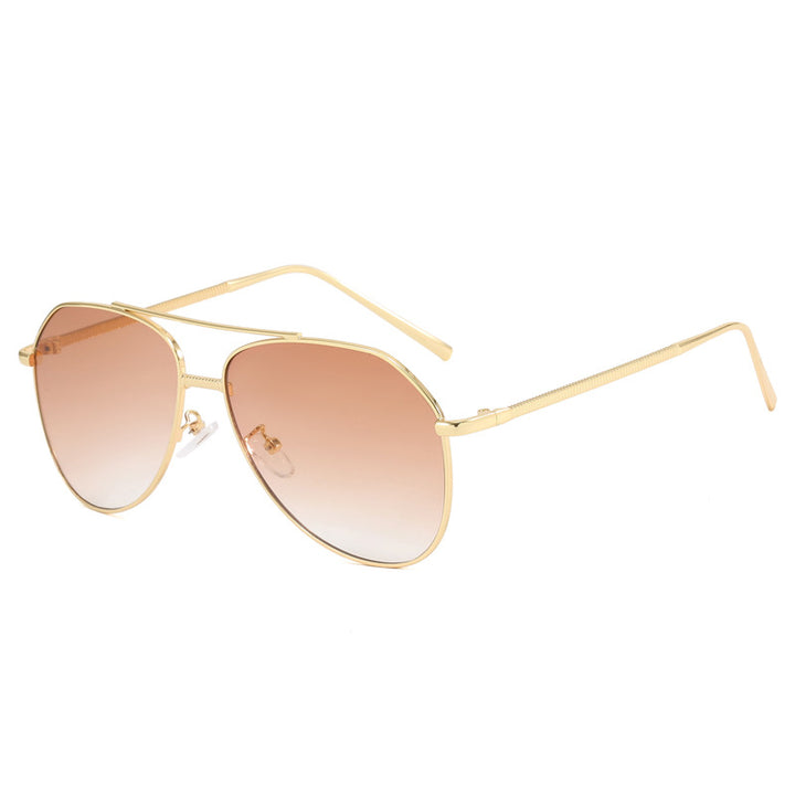 Dame trendy aviator solbriller med subtil fargegradient Skanto