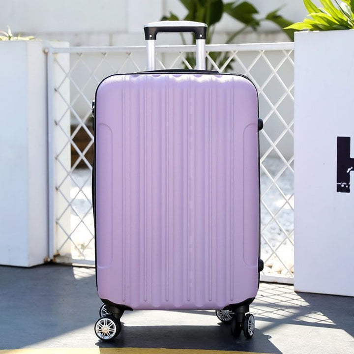 Hardsided suitcase with 360-degree rolling system and integrated safety feature Skanto