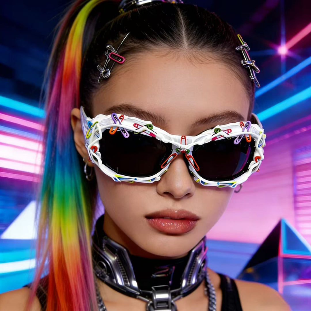 Dame kreativt statement-solbrille med iøynefallende design Skanto