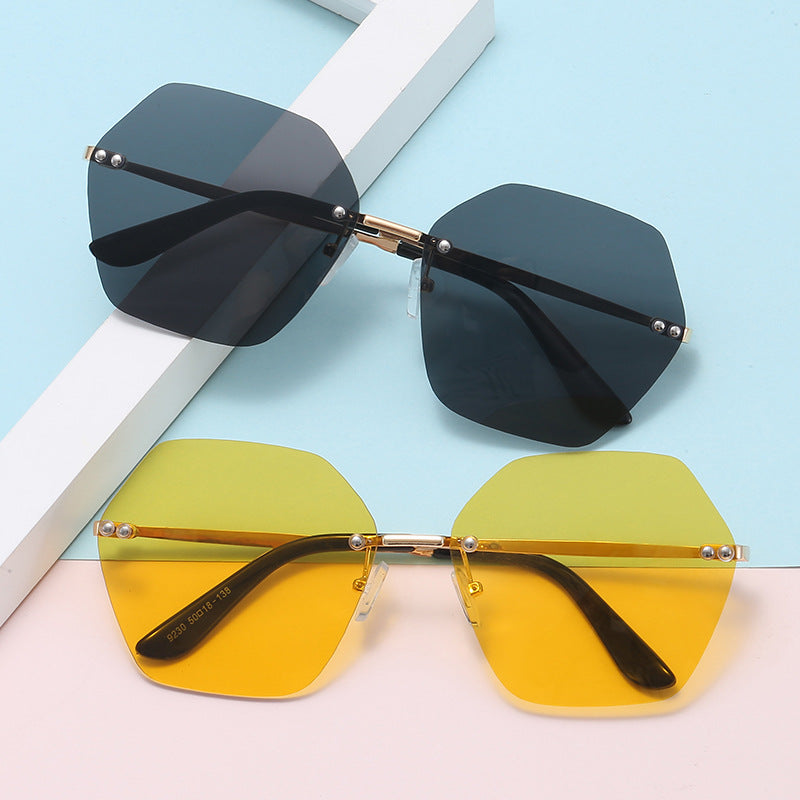 Damer hexagonal solbrille med elegant metallramme Skanto