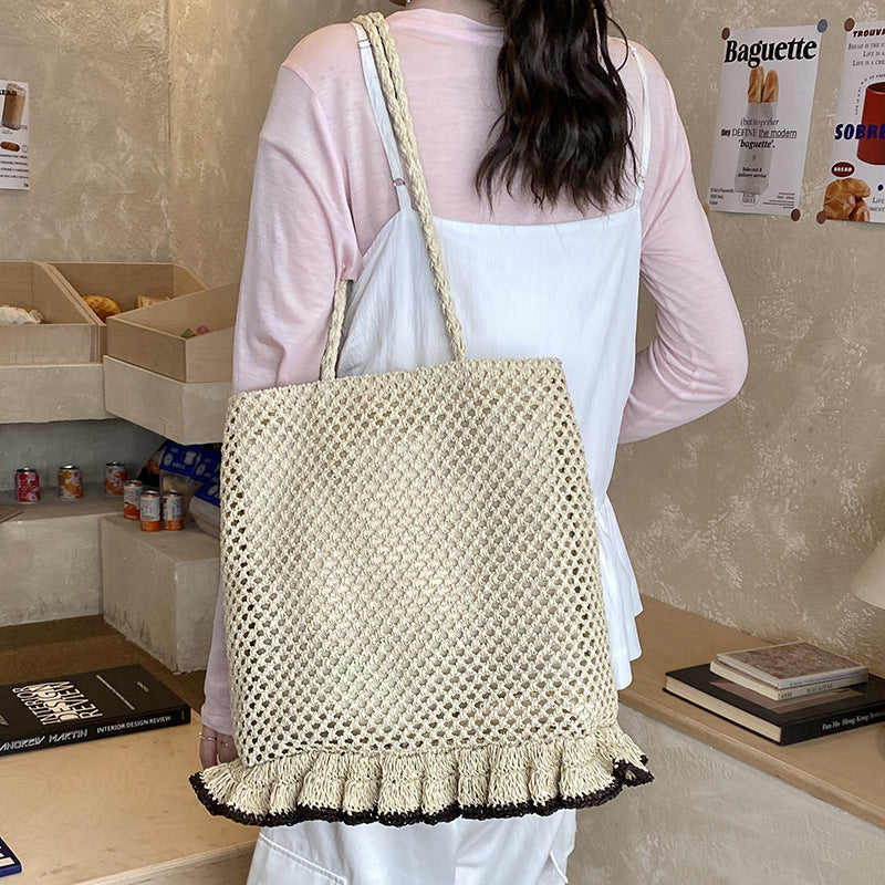 Handmade straw bag with fringed edge Skanto