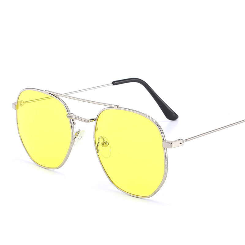 Dame solbrille med oval ramme og beskyttende gradientlinse Skanto