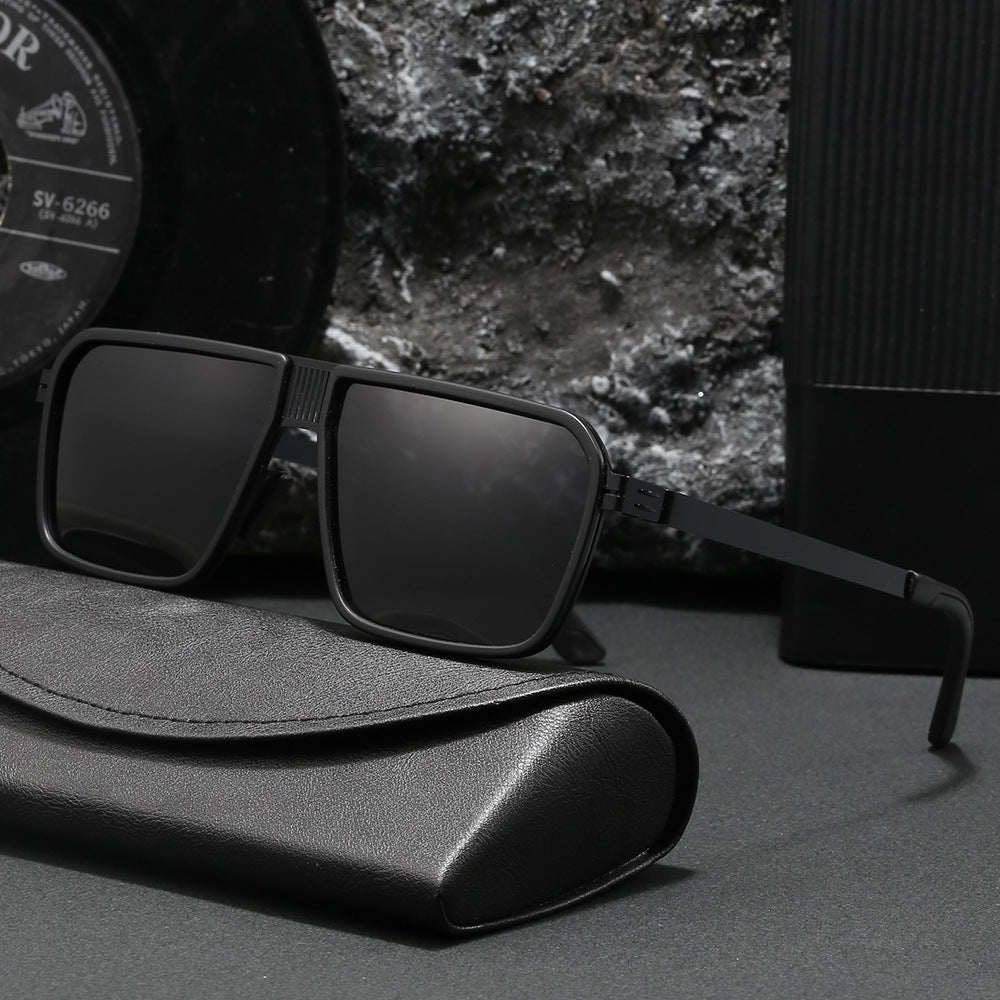 Dame moteriktig solbrille i moderne, firkantet design Skanto