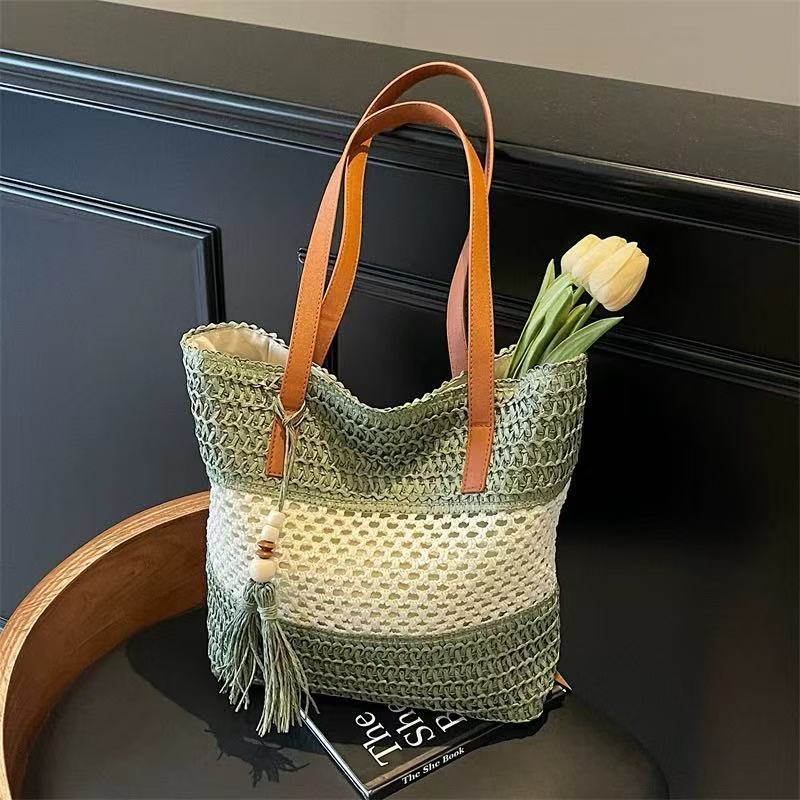 Elegant and Versatile Beach Bag Skanto