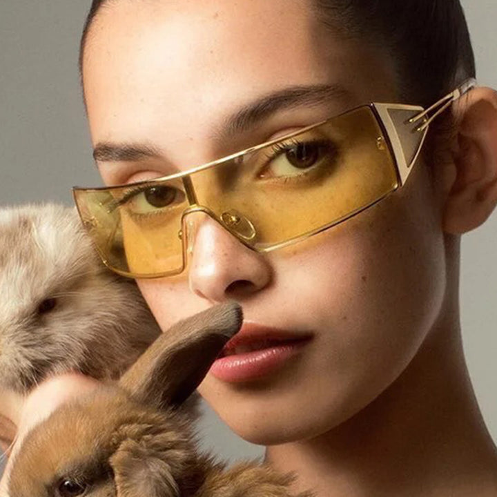Dame geometrisk solbrille med futuristisk design og slitesterk ramme Skanto