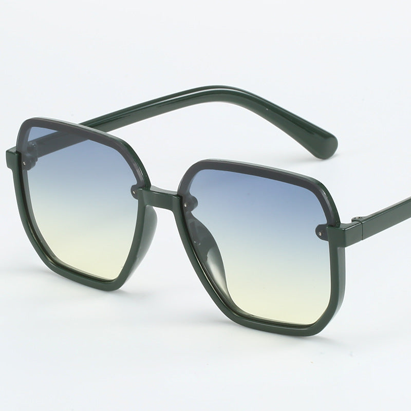 Dame geometrisk solbrille i moderne design Skanto