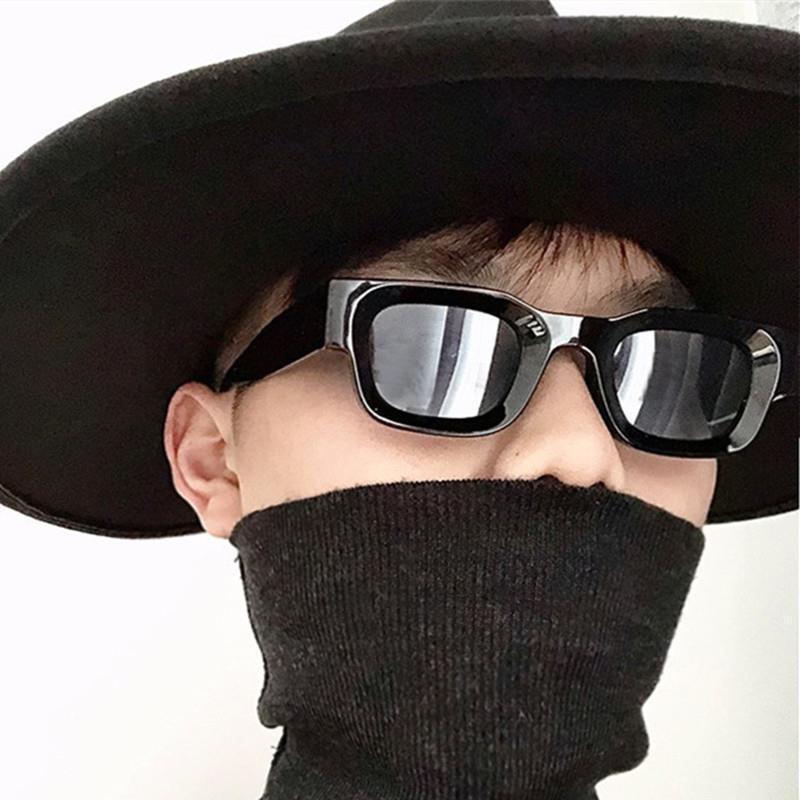 Dame moteriktig solbrille i elegant, kantet design Skanto