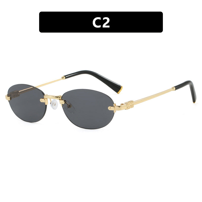 Women's Fashionable Sunglasses with Oval Frame and Elegant Accents Skanto