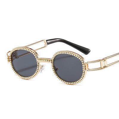 Dame moteriktig solbrille med glamorøs ramme Skanto