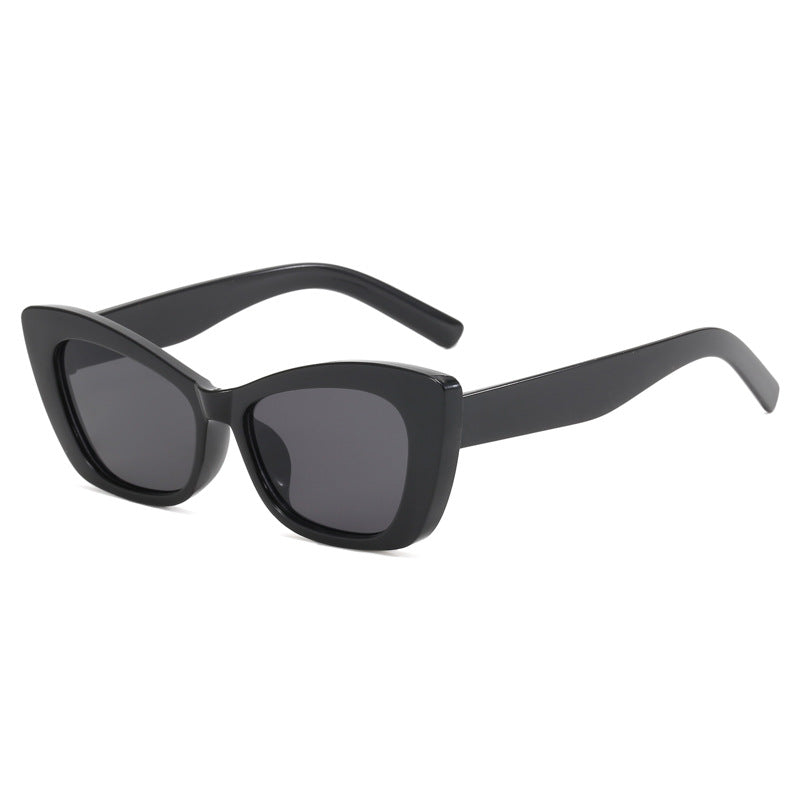 Damer Cat-Eye solbriller med stilige elementer Skanto