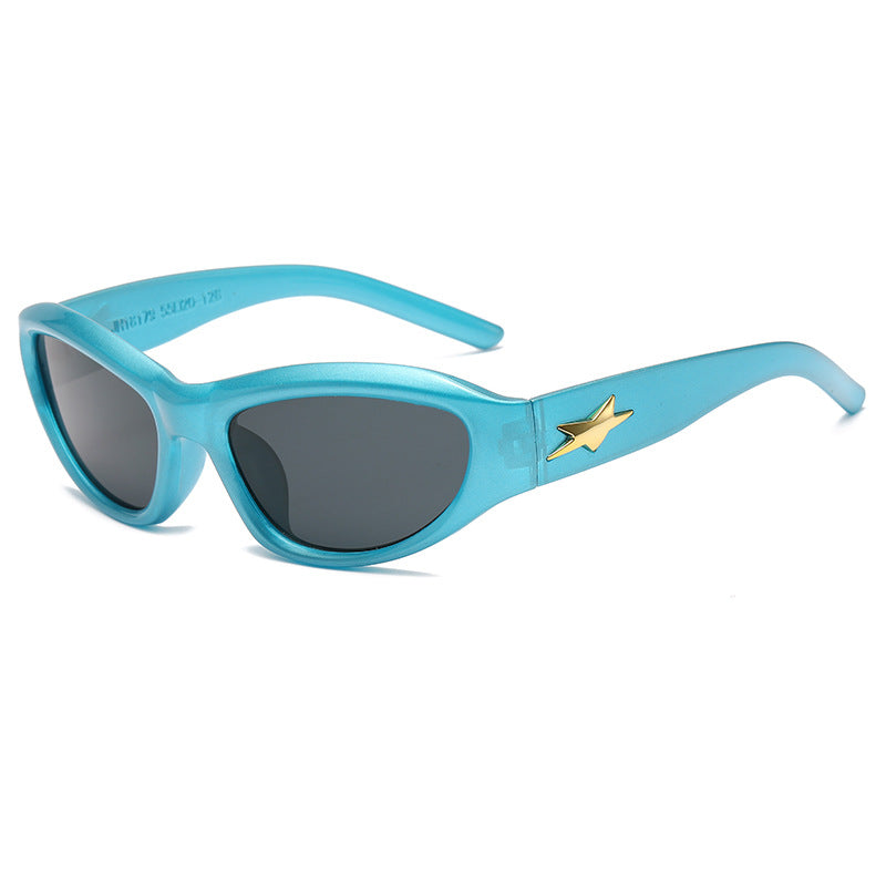 Dame moteriktig solbrille med stilig kattøy-design Skanto
