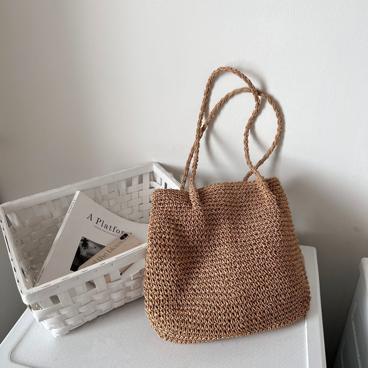 Elegant Woven Bag with Spacious Interior Skanto