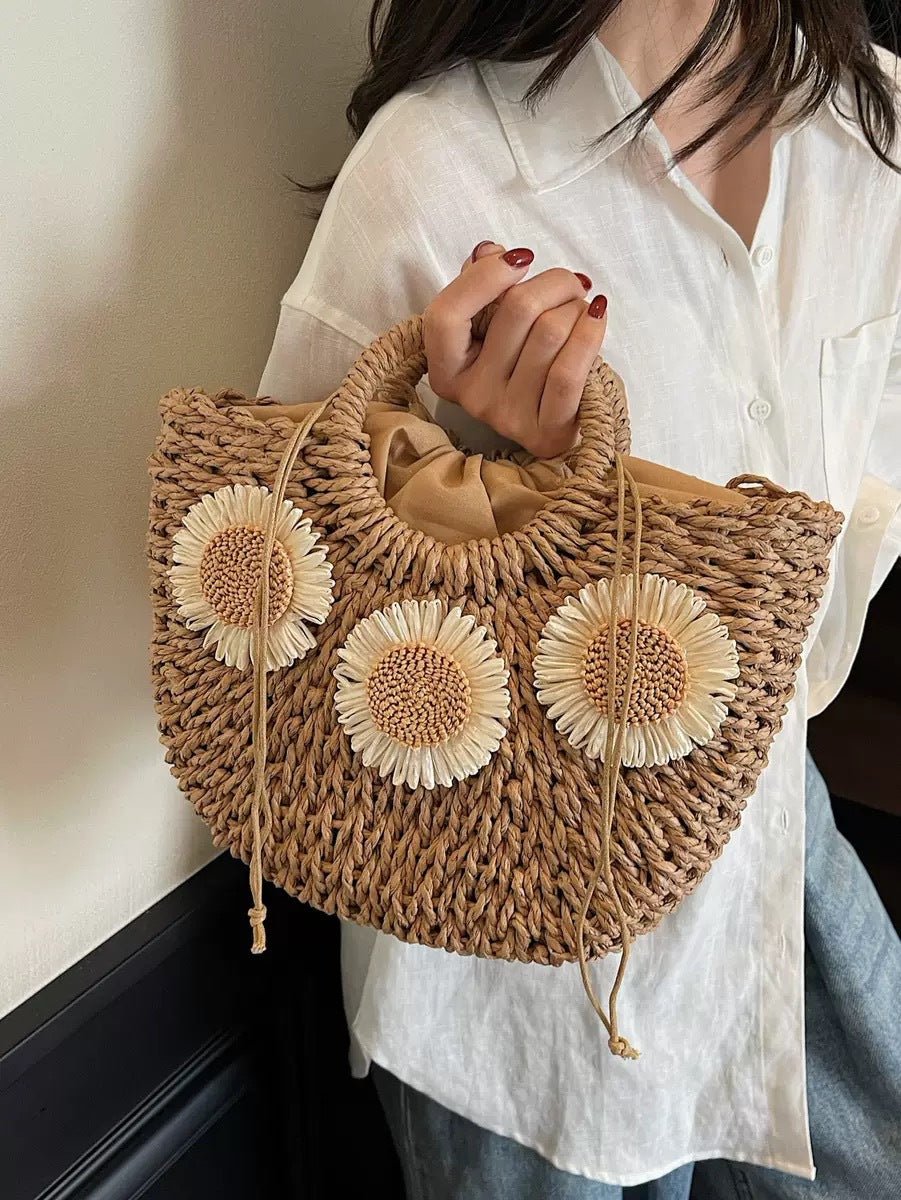 Håndveske laget av naturlige materialer med florale detaljer Skanto