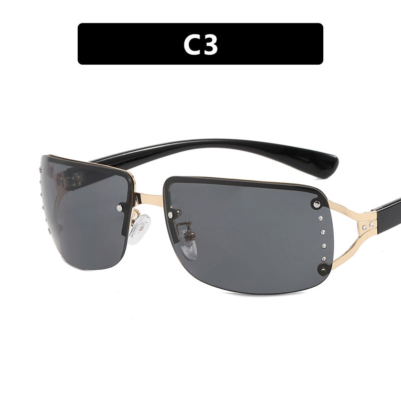 Women's extravagant sunglasses in modern design with fine accents Skanto