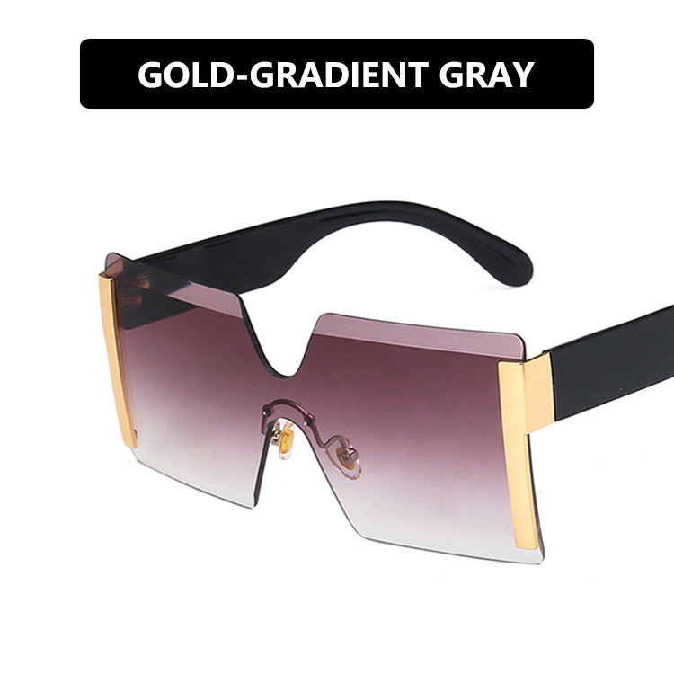 Women's futuristic oversized sunglasses with a striking design Skanto