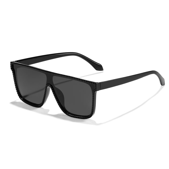 Dame futuristisk motesolbrille med bred ramme og kontrasterende glass Skanto