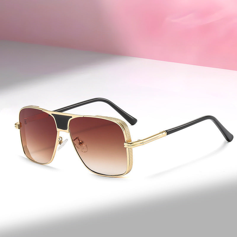 Dame elegant solbrille med moderne oversized ramme Skanto