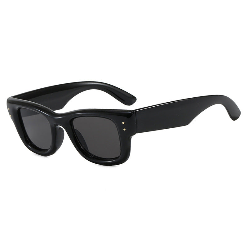 Women's fashionable sunglasses with wide, elegant frame and protective UV filter Skanto