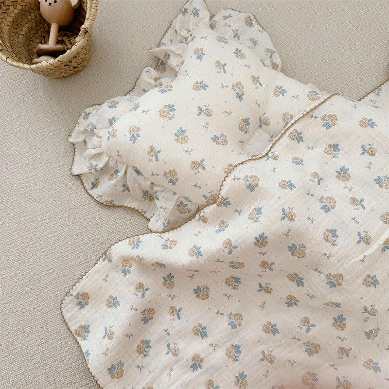 Unisex Musselinteppe med delikat blomsterdesign og elegante volanger Skanto
