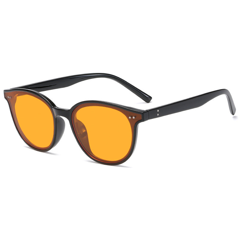 Dame rund solbrille med stilfull design og UV-beskyttelse Skanto