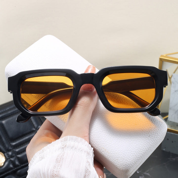 Dame moteriktig firkantet solbrille med klar ramme Skanto
