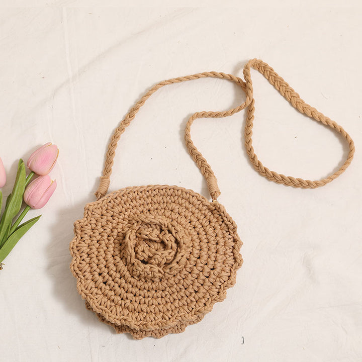 Hand-crocheted crossover bag with floral details Skanto