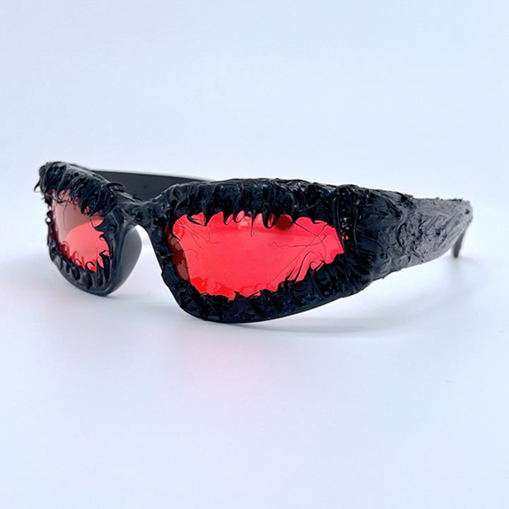 Dame futuristisk solbrille i avantgarde design Skanto