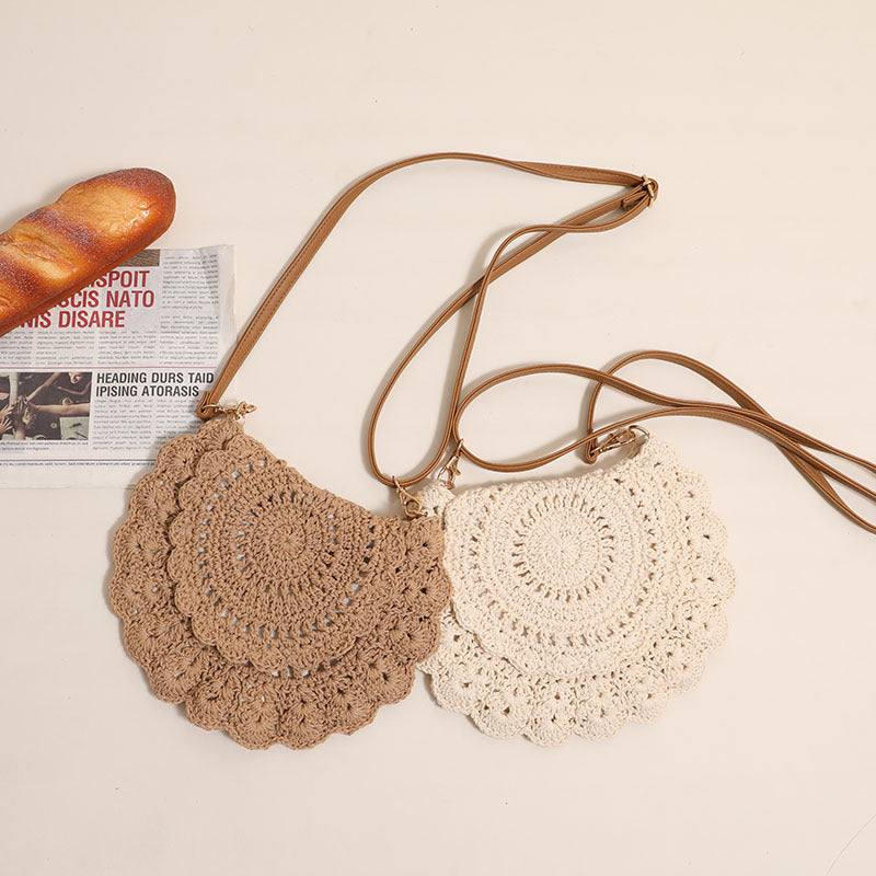 Crocheted shoulder bag with feminine details Skanto