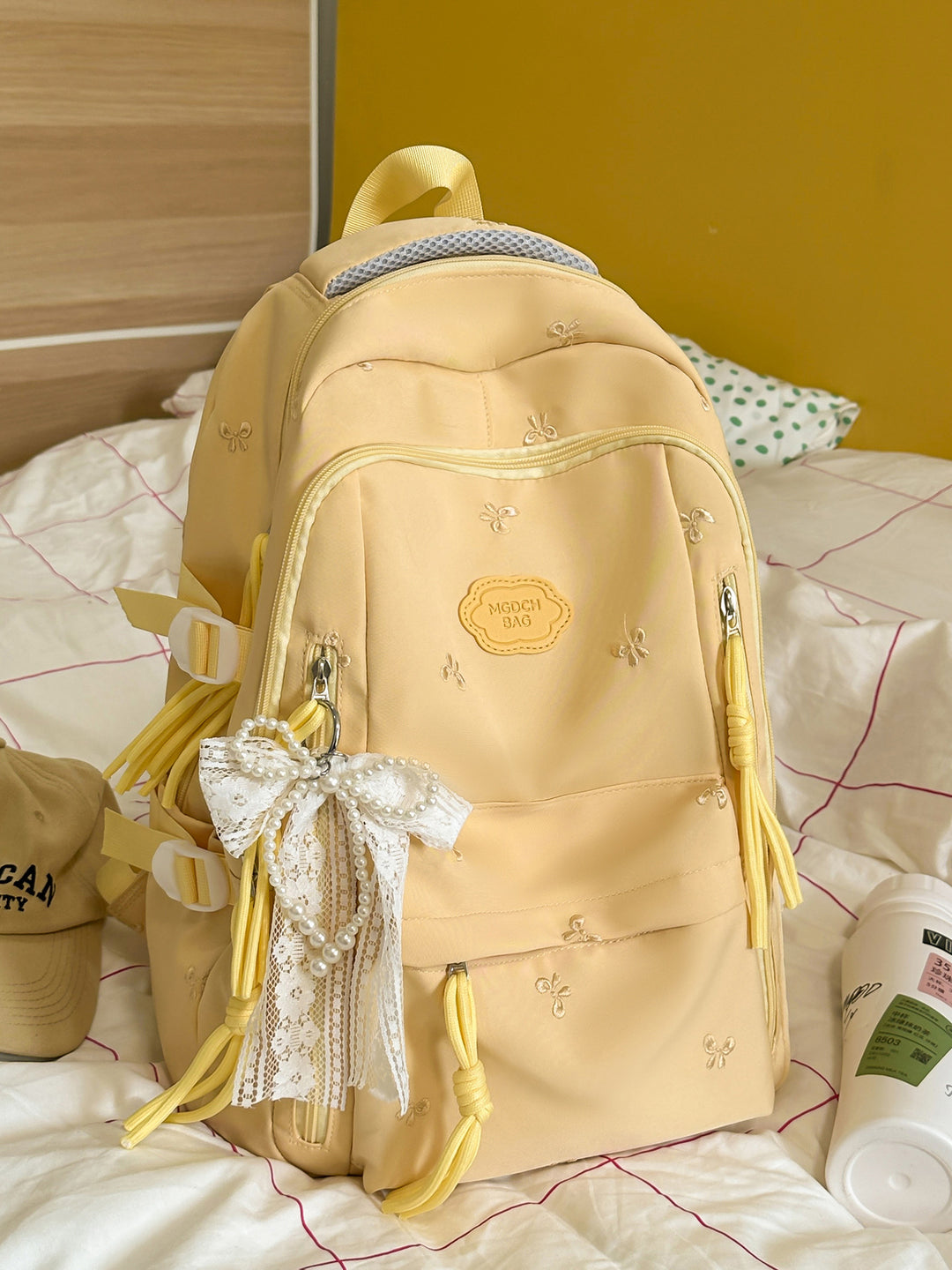 Detaljert brodert skole ryggsekk