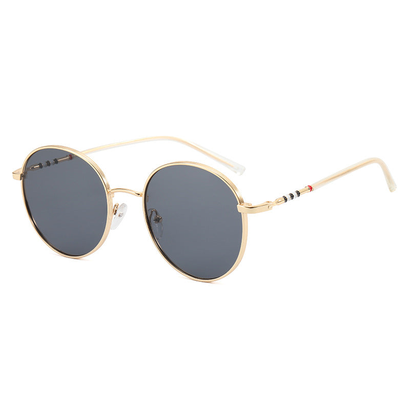 Dame moterunde solbriller med elegant metallramme Skanto