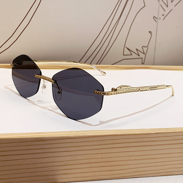 Dame ekstravagant solbrille med glitrende aksenter Skanto