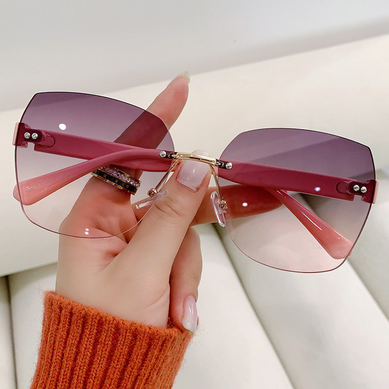 Dame elegant solbrille med innovativ design Skanto