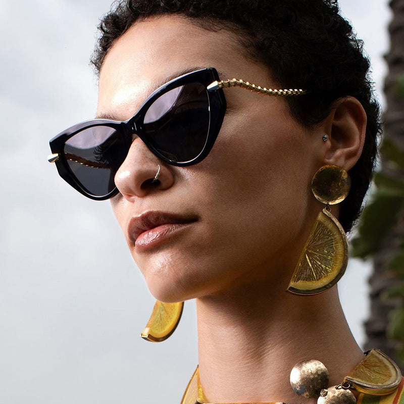 Women's Cat-Eye Sunglasses with Elegant Metal Frame and Stylish Accents Skanto