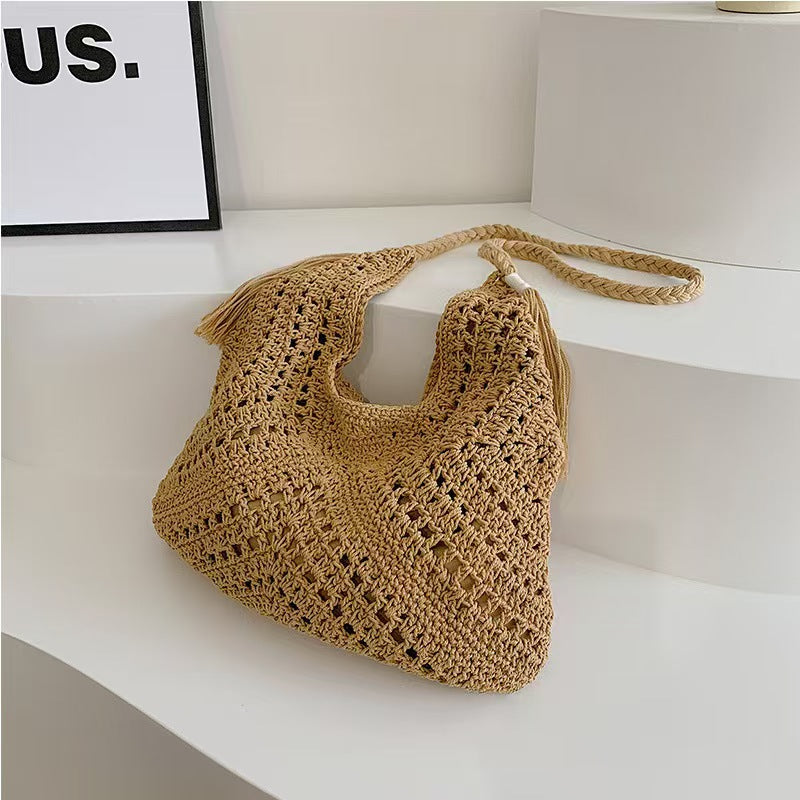 Håndlaget makramee skulderveske med flettede detaljer Skanto