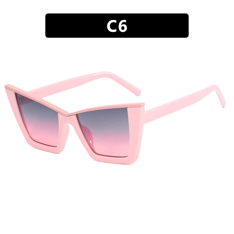 Dame moteriktig solbrille med unik geometrisk ramme Skanto