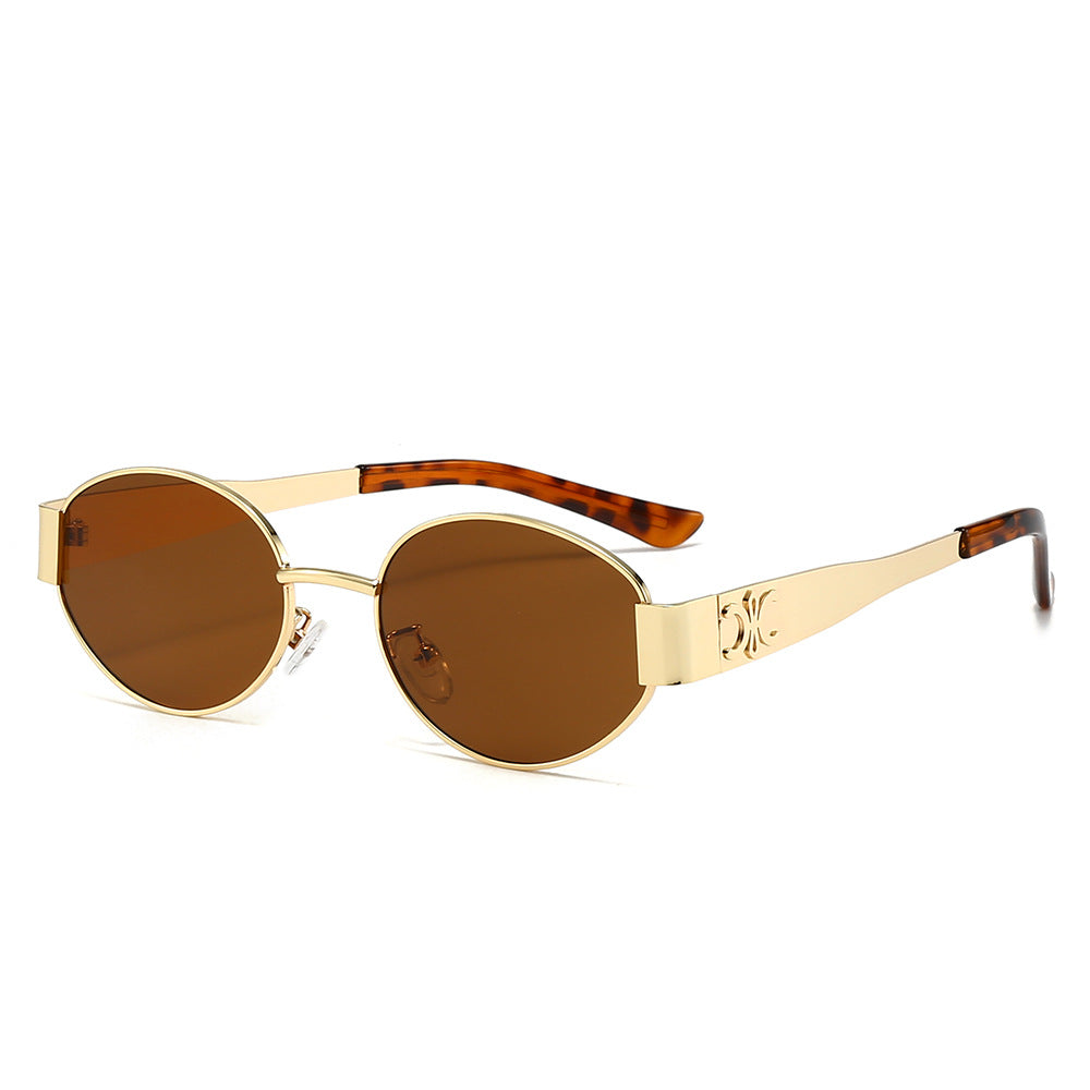 Dame Designer-solbrille med elegant oval ramme og unike aksenter Skanto
