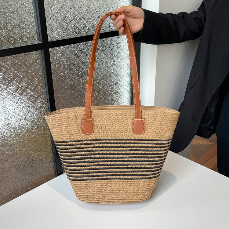 Stilig strandbag med dekorativt stripe mønster Skanto