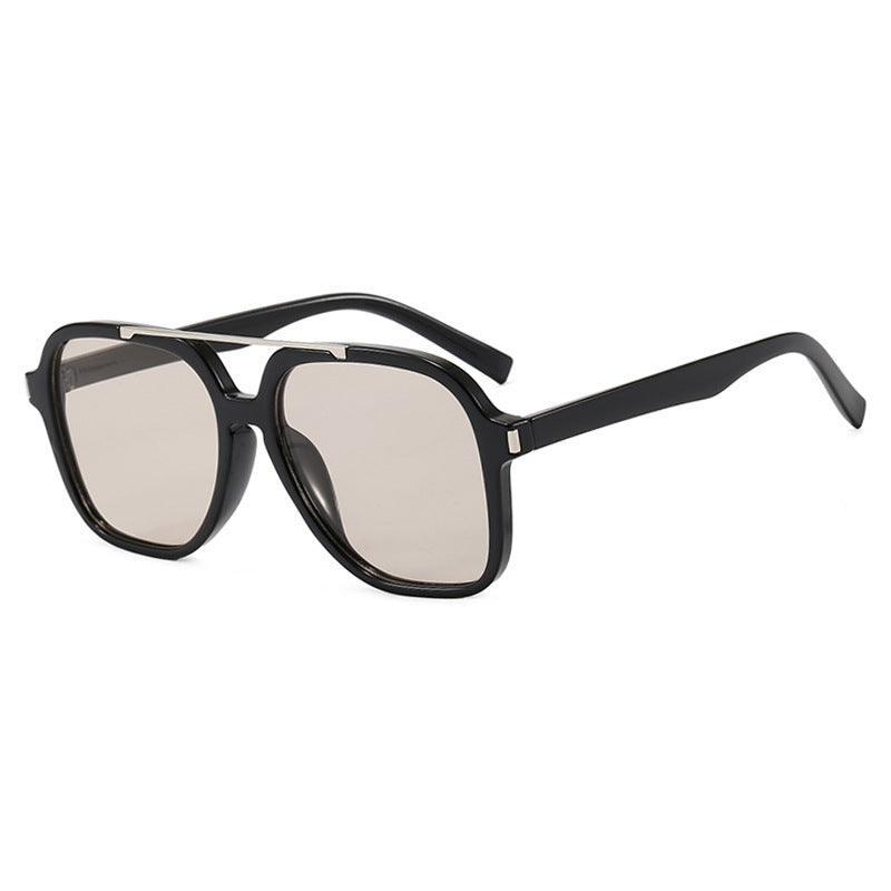 Dame kvadratisk solbrille med beskyttende UV-filter og elegant ramme Skanto