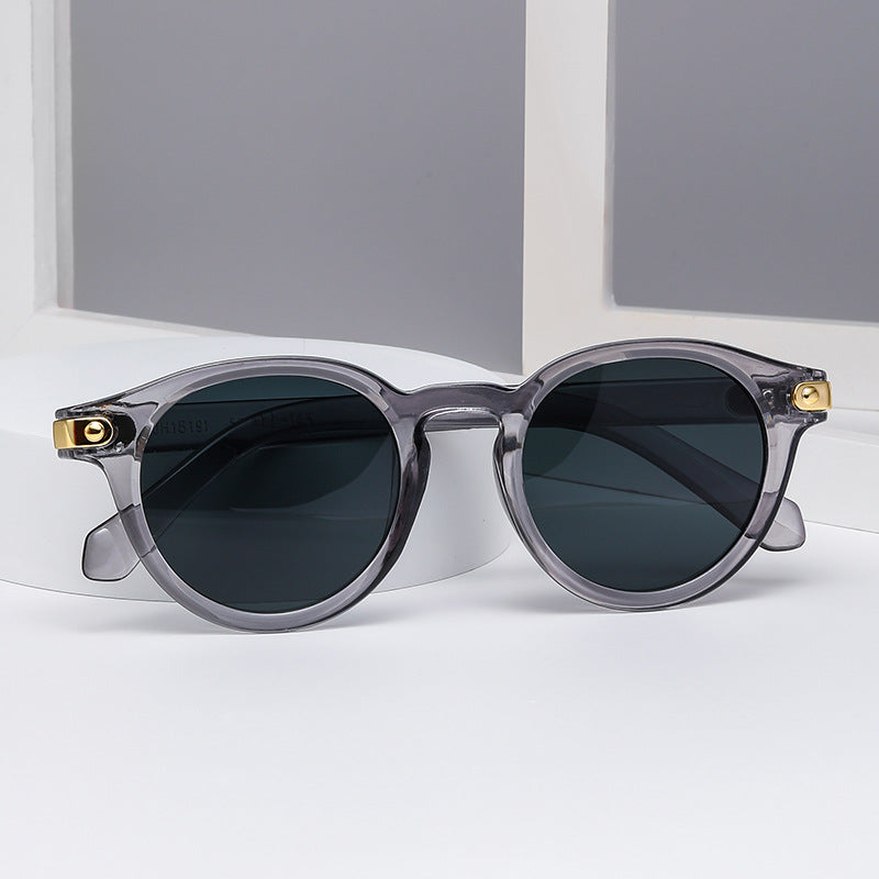 Dame moteriktig solbrille med transparent ramme og robuste glass Skanto