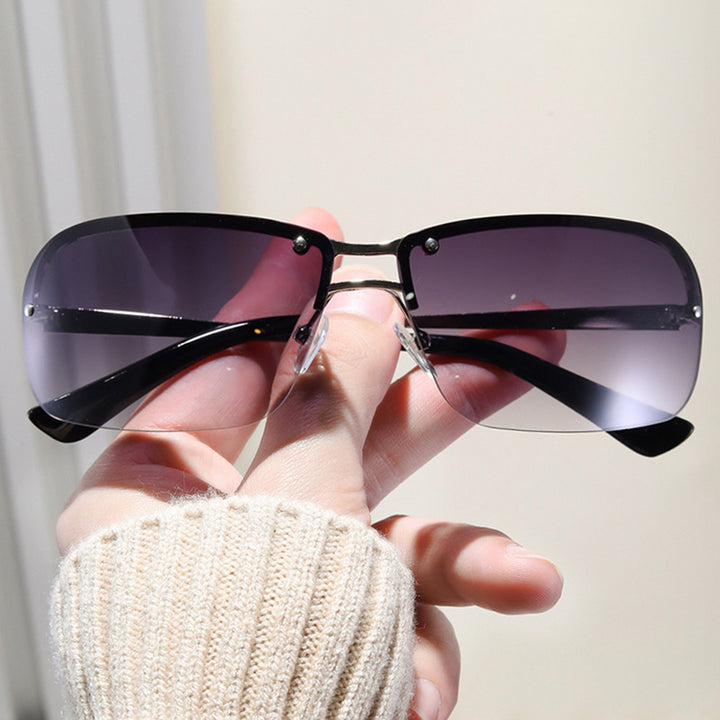 Women's sunglasses with large, elegant lenses and a modern metal frame Skanto
