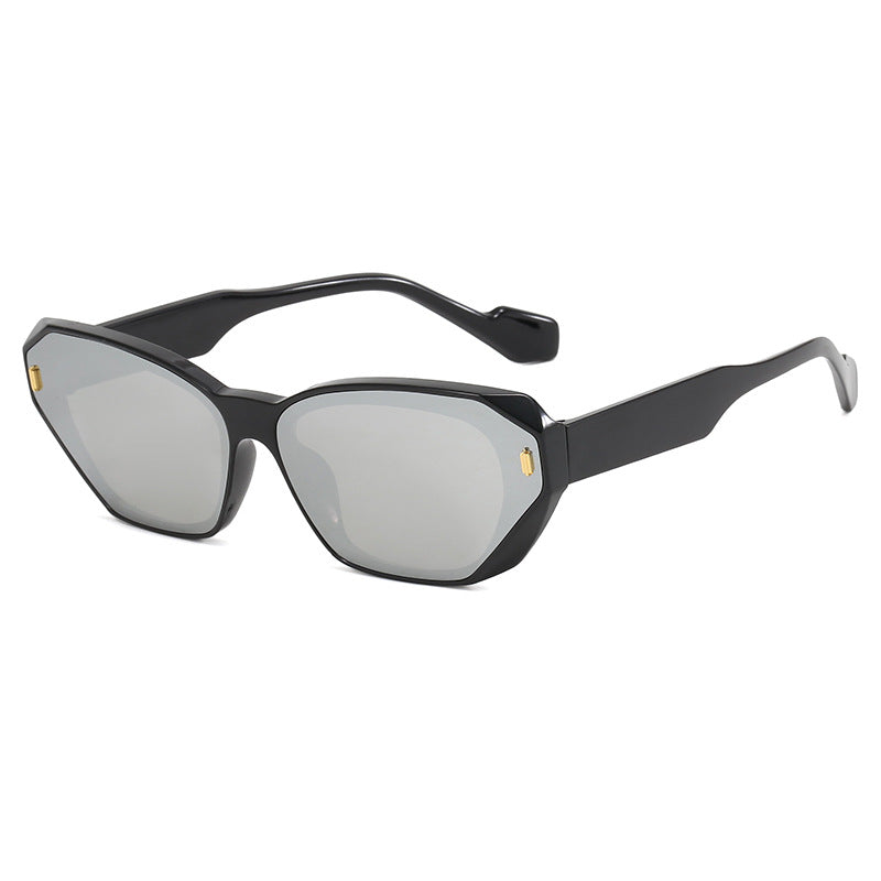 Dame geometrisk designer solbrille med markant ramme Skanto