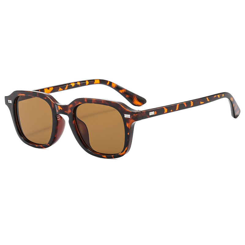Women's trendy square sunglasses with robust design Skanto