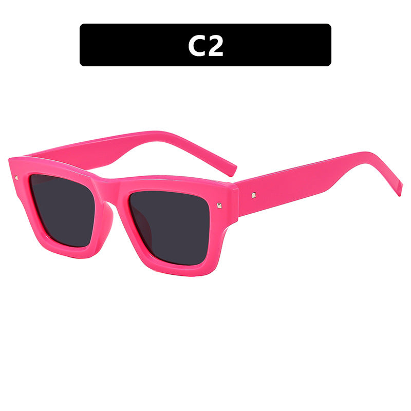 Women's trendy square frame sunglasses with UV protection Skanto