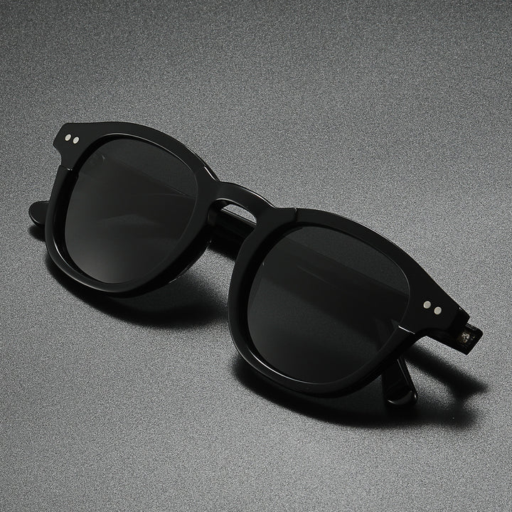 Dame moteriktig solbrille i moderne skilpadde-design Skanto