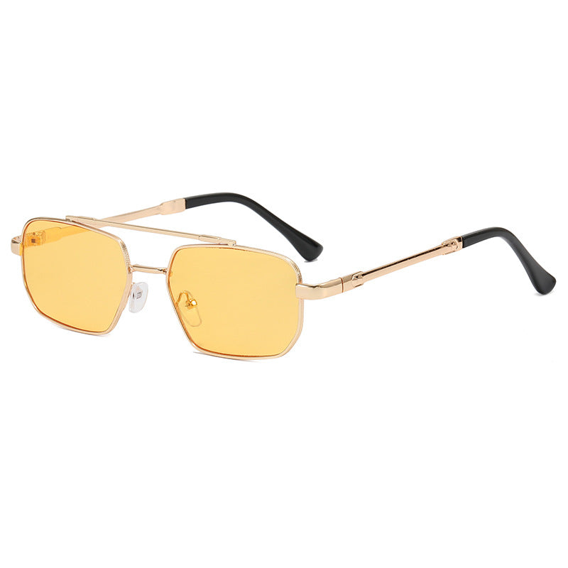 Dame moteriktig geometrisk brille med lett metallramme Skanto
