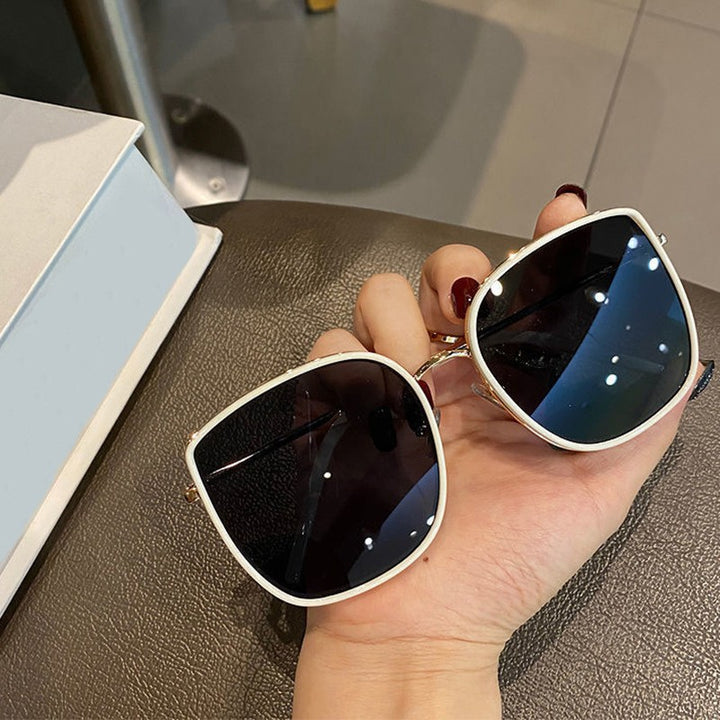 Damer Motebetont Oversized Solbriller i elegant Quadratdesign Skanto
