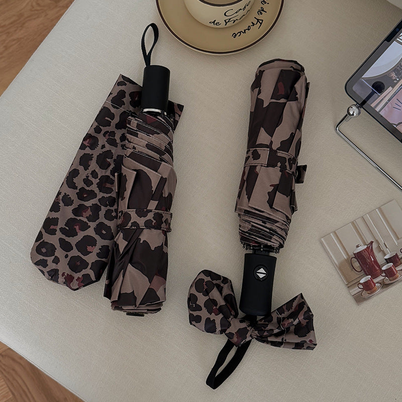 Dame sammenleggbar paraply i moderne leopardmønster Skanto